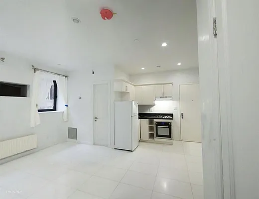 Rented by Batra Group Inc | media 10