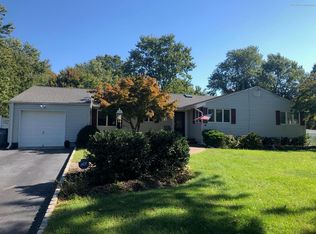 43 Edgebrook Ct, Tinton Falls, NJ 07724