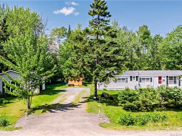 9 Maple Leaf Dr, Lincoln, NB E3B 7G9