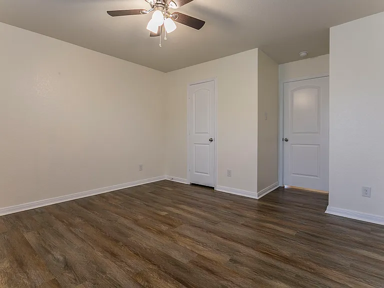 211 Azalea Way — Photo 8