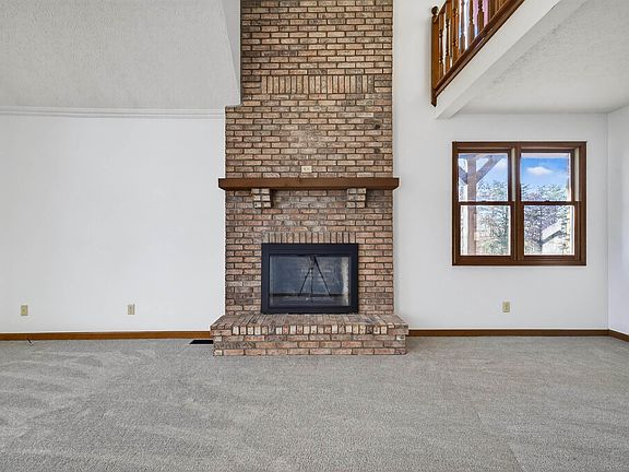 3rd image of 1346 N Old Worthington Rd