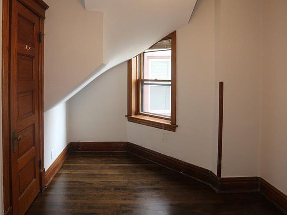 4th image of 2523 N California Ave #0NE