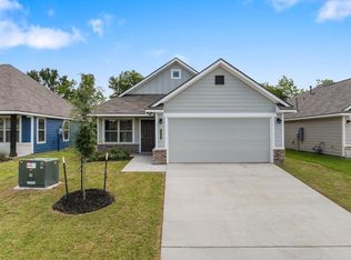 1204 Highgarden Dr, Navasota, TX 77868