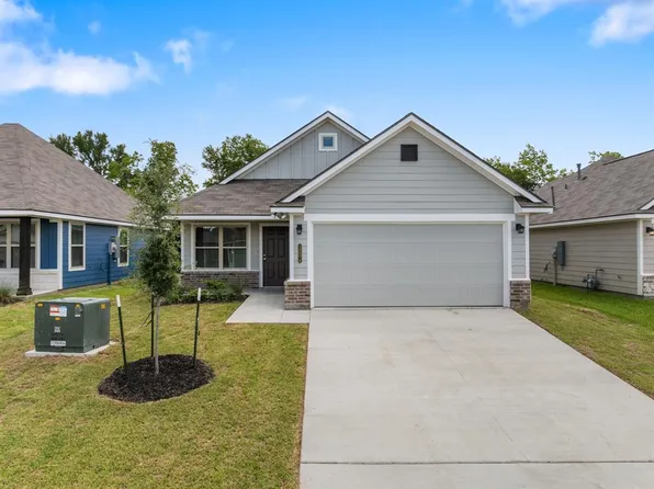 1204 Highgarden Dr, Navasota, TX 77868