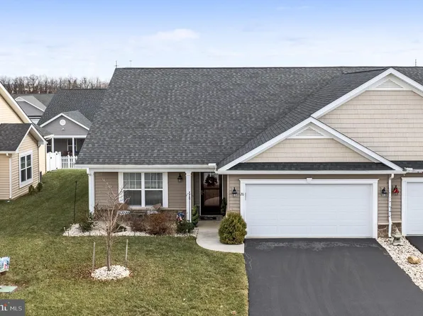 20 Trebeck Trl, Falling Waters, WV 25419