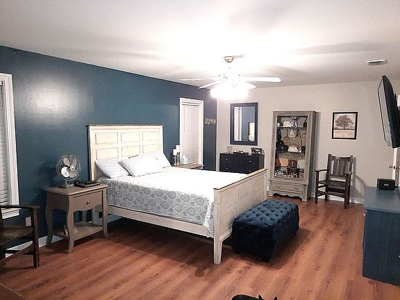 3rd image of 101 Bird Pond Dr