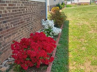 281 Pebble Springs Dr, Taylors, SC 29687