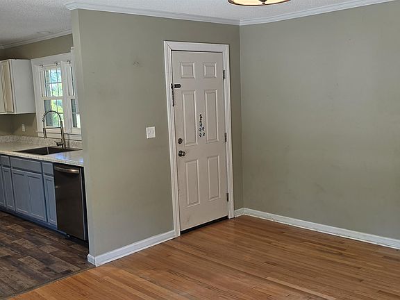 5th image of 118 Sims Ln