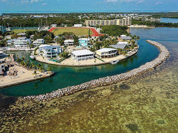 2nd image of 204 Plantation Shores Dr
