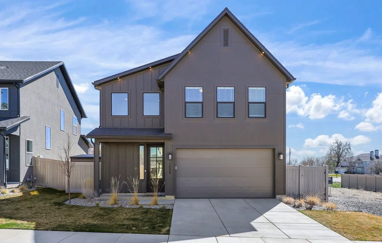 4 bed, 3.5 bath, 2351 sqft, $3,499 — Photo 1