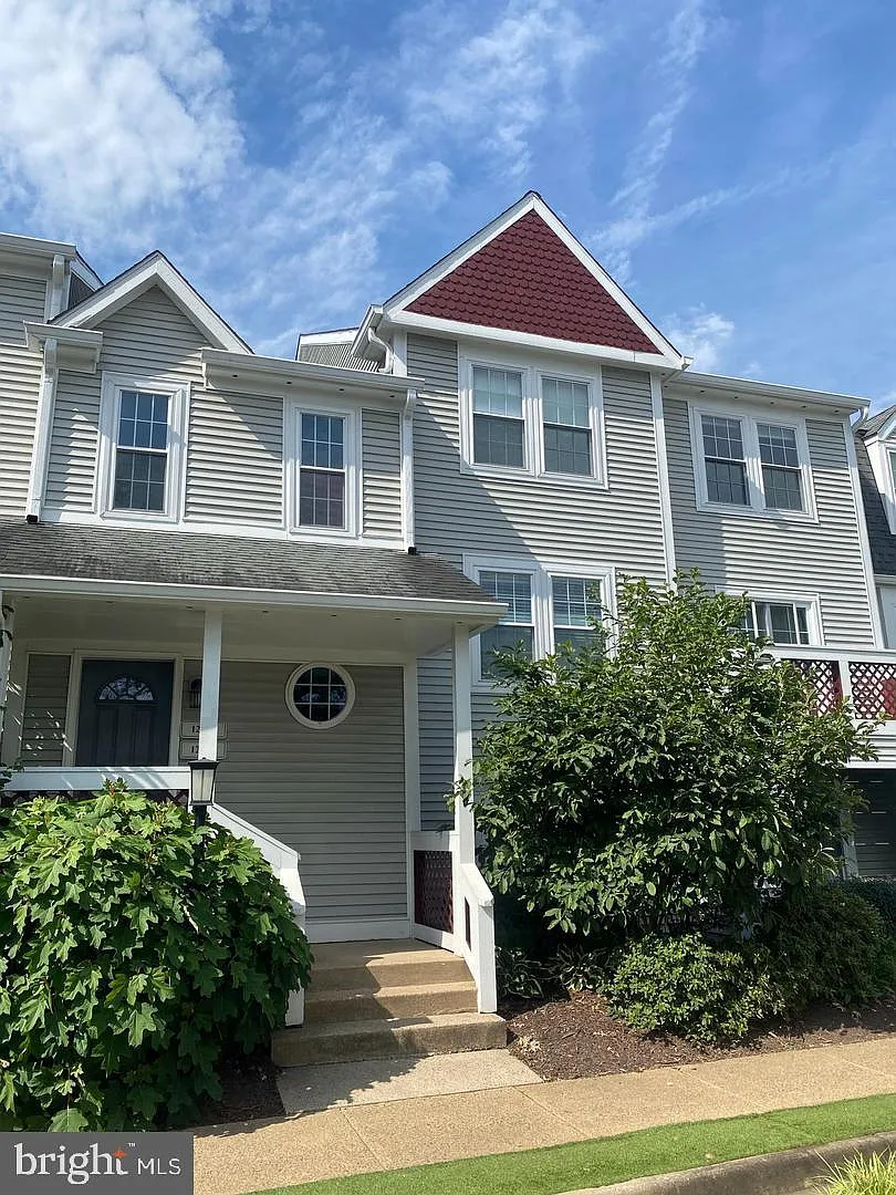 2 bed, 2.0 bath, 1044 sqft, $2,350 — Photo 1