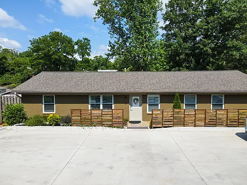 16 Woodstock Ln Photo 1