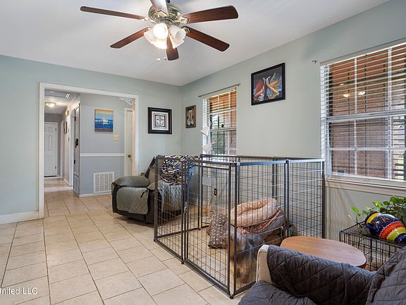 5th image of 612 Cypress Dr