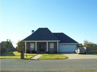 202 Cresthill Dr, Youngsville, LA 70592