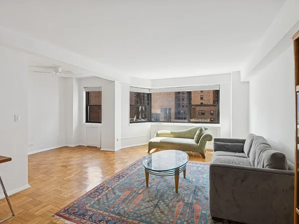 305 E 72nd St #10G, New York, NY 10021