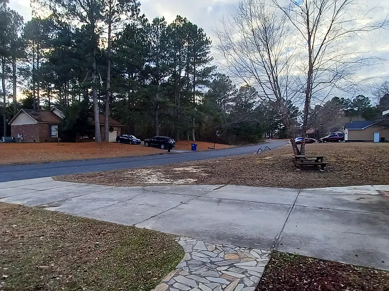 211 Sheffield Ct — Photo 24