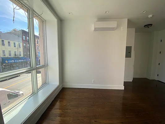 Rented by Lodger Corp | media 37