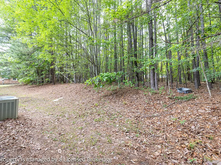 145 Brentwood Dr #1 — Photo 29