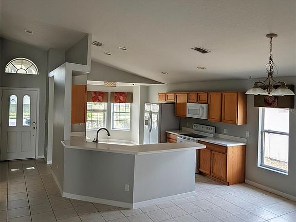4th image of 732 Henley Cir