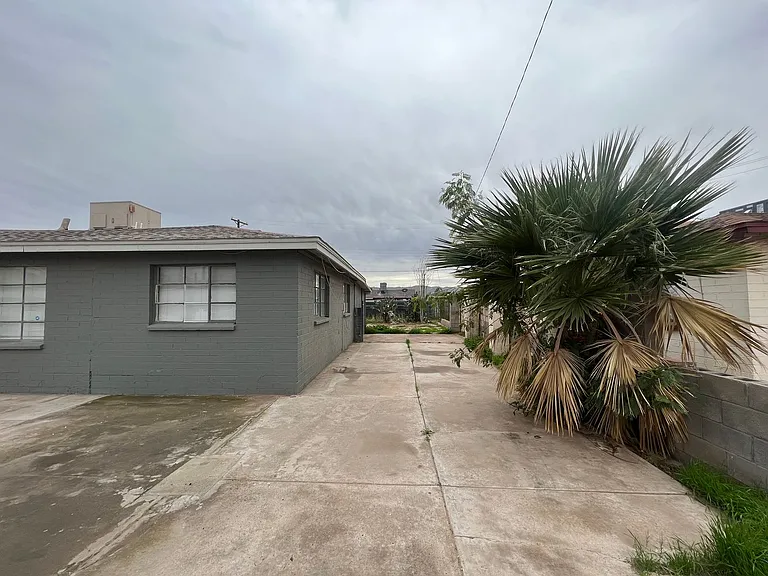 2233 E Wood St — Photo 20