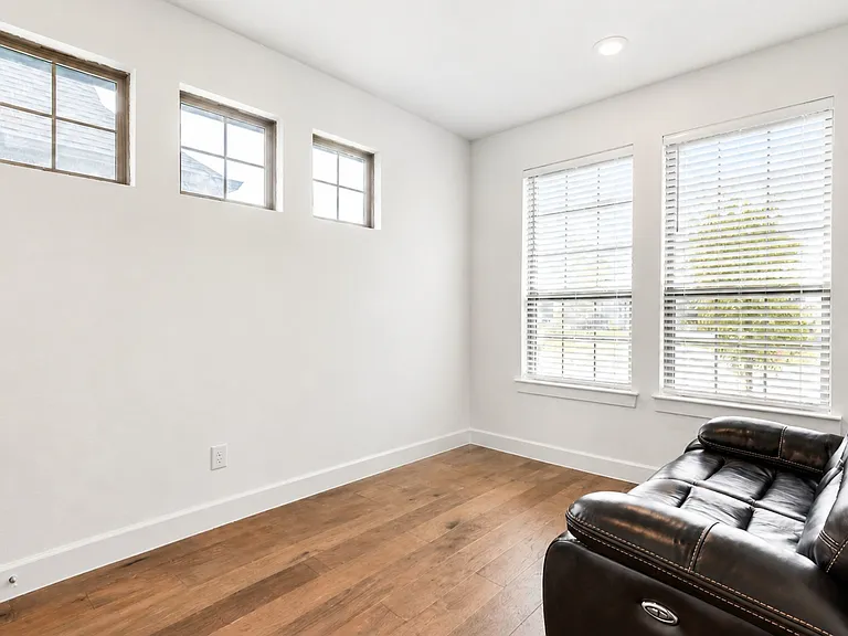 2161 Hermann Ln — Photo 12