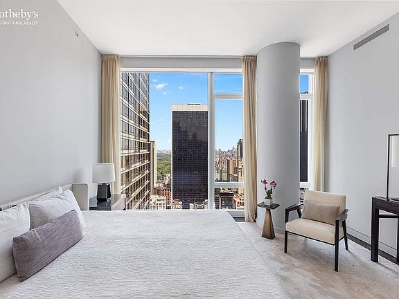 4th image of 20 W 53rd St #37A