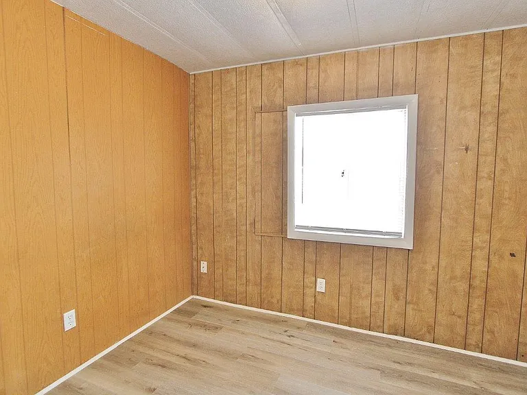 422 Elder Ave — Photo 18