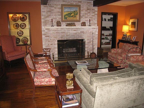 3rd image of 205 E Witchwood Ln