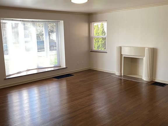 3rd image of 1670 Elmwood Ave #B