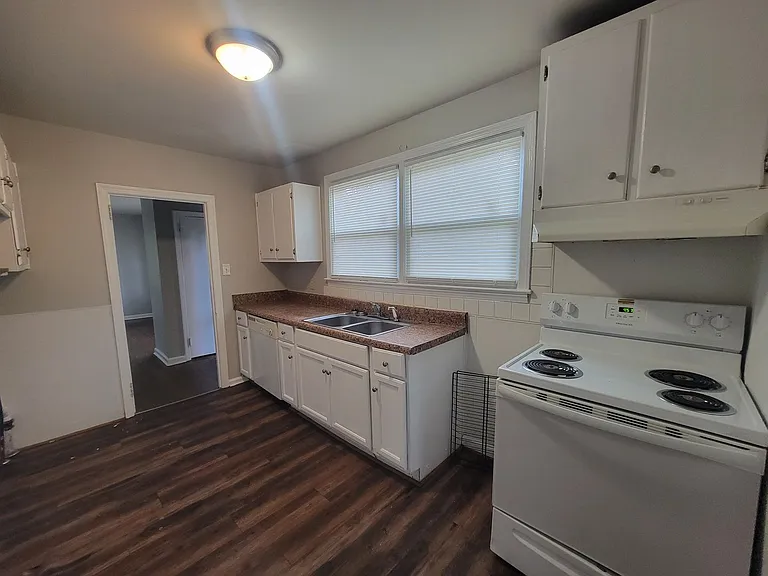 2826 Thomas Ln — Photo 10