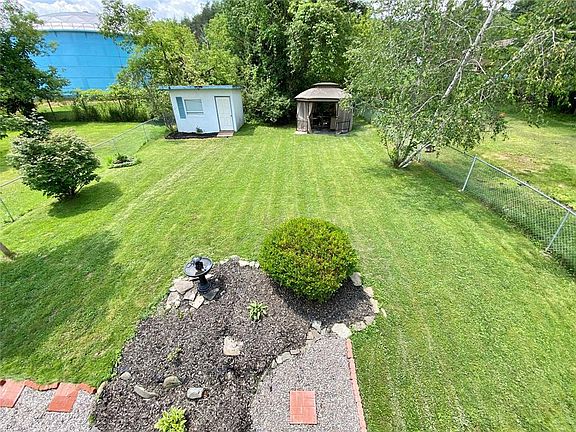 4th image of 417 Prescott Ave