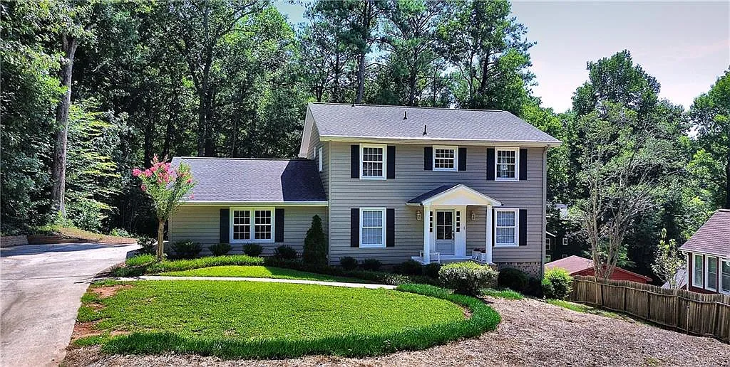 4 bed, 3.0 bath, 2684 sqft, $3,300 — Photo 2