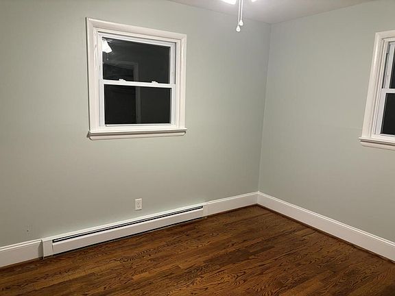 4th image of 520 N Dr NE