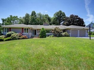 46 Bonnie View Dr, Trumbull, CT 06611