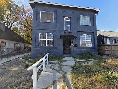 993 Oakview St Photo 1