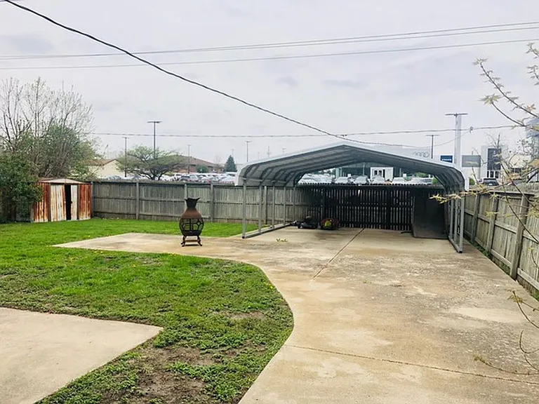 1426 Dillon Dr — Photo 9