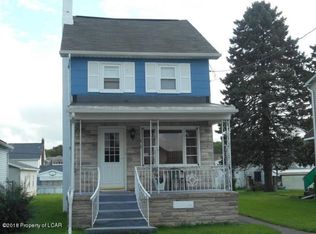 30 Center St, Kelayres, PA 18231