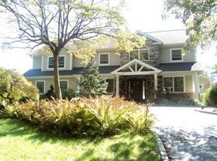 30 Randolph Dr, Dix Hills, NY