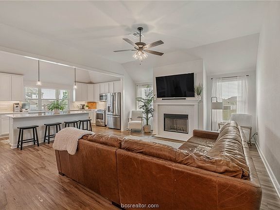 5th image of 3193 Brady Ct