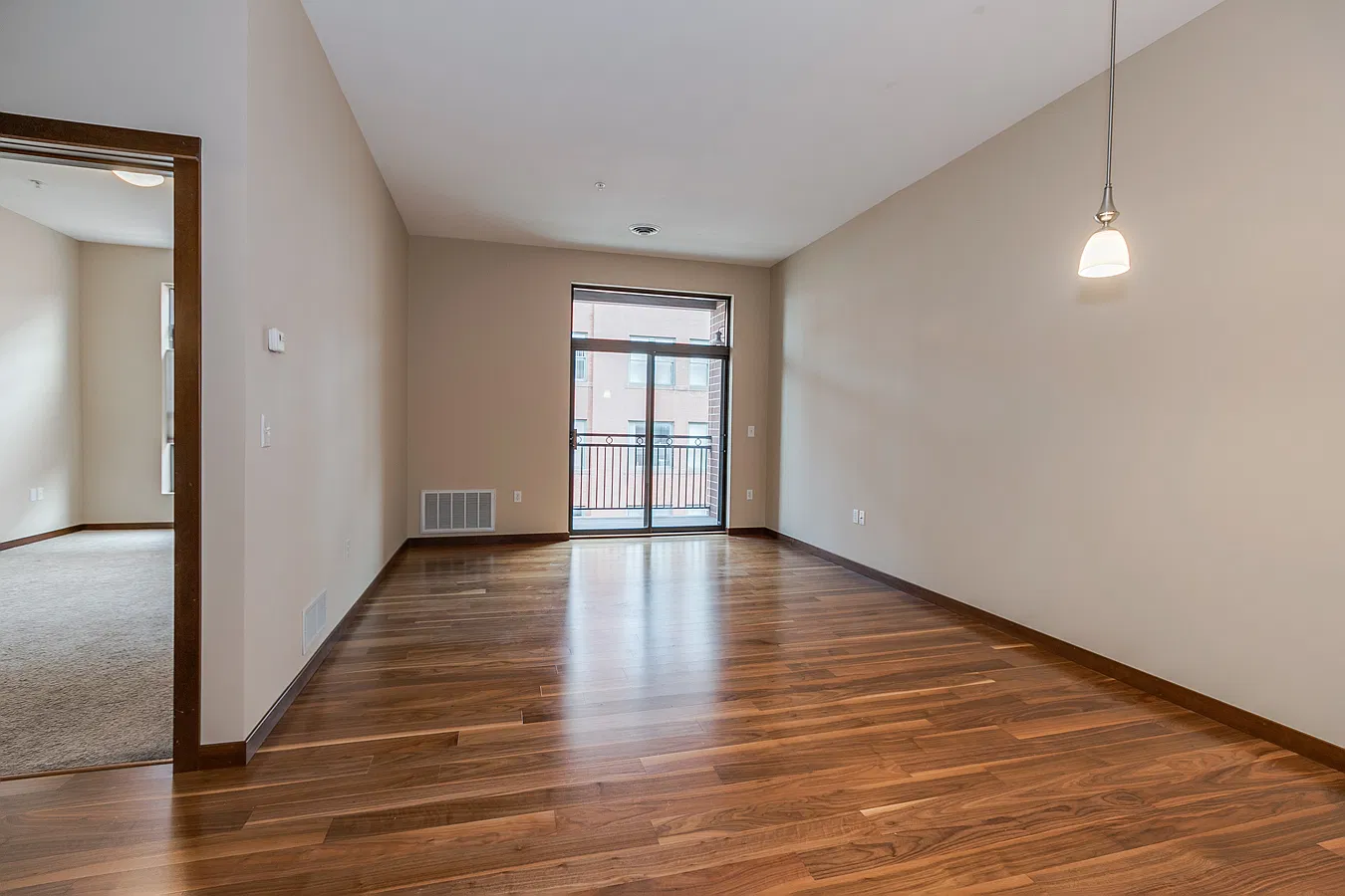 1 bed, 924 sqft, $1,700 — Photo 4
