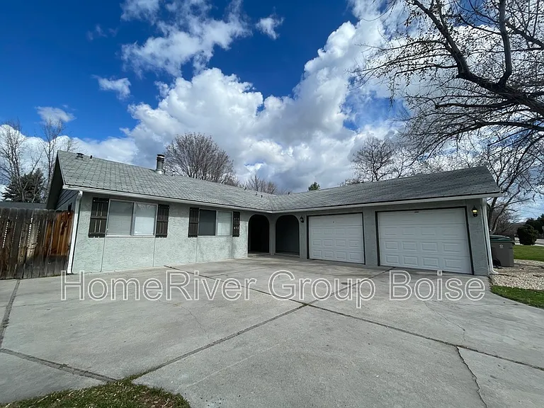 870 E Bergeson St — Photo 1