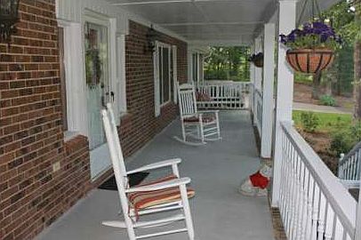 4th image of 27 Hickory Hill Dr