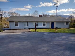 401 Twin Oaks Dr, Johnson City, TN 37601