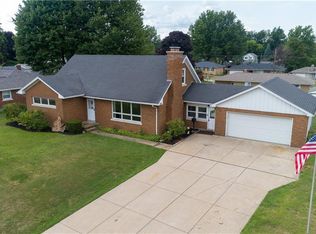 172 Lake Cliff Dr, Erie, PA