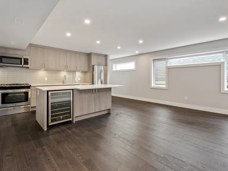 136 Willow St #BASEMENT — Photo 2