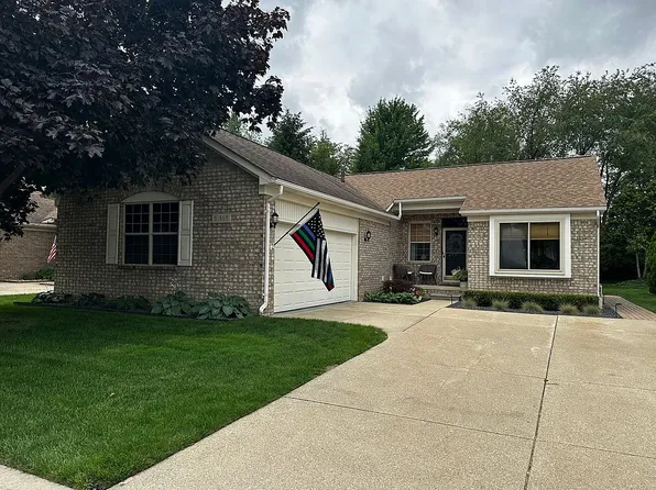 51565 Hickory Ln, Macomb, MI 48042