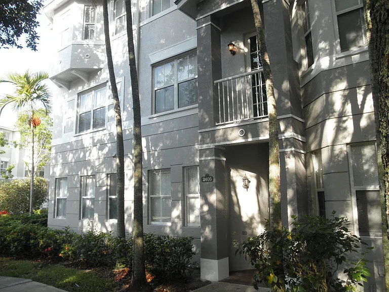 2405 Shoma Dr — Photo 2