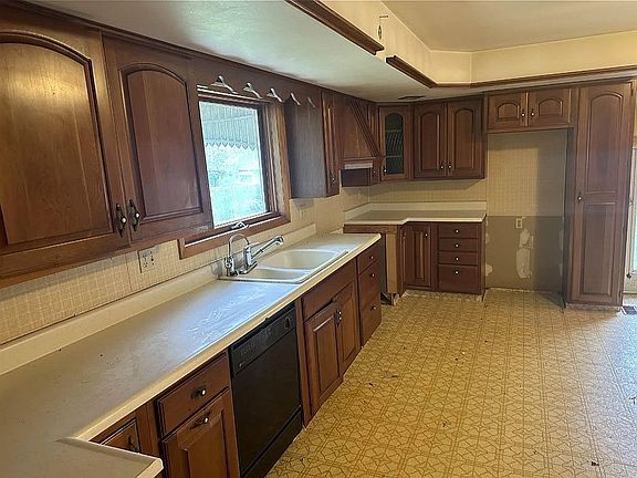 5th image of 305 W Athens St