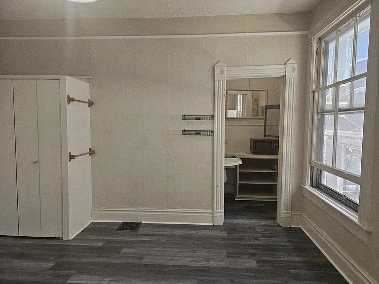 2124 NW Flanders St #16 — Photo 3