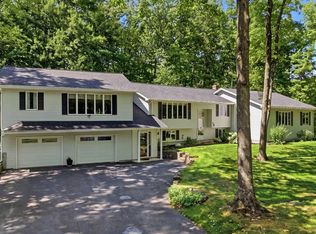 1 Rockforest Dr, Hooksett, NH 03106
